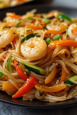 Spaghetti di soia con verdure e gamberi