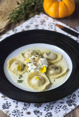 Ravioli alla ricotta, cachi e pecorino