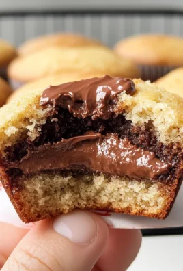 Muffin alla Nutella (morbidissimi, con ripieno cremoso) Ricetta super facile!