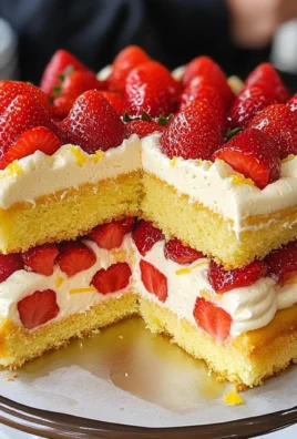 Torta limone e fragole: la Ricetta facile, veloce e coreografica